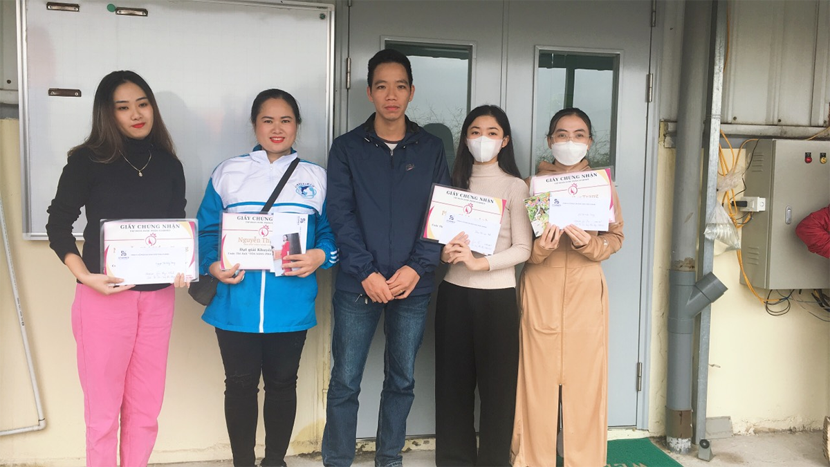 Trao giải cuộc thi ảnh “Tỏa sáng phái đẹp Starmed”