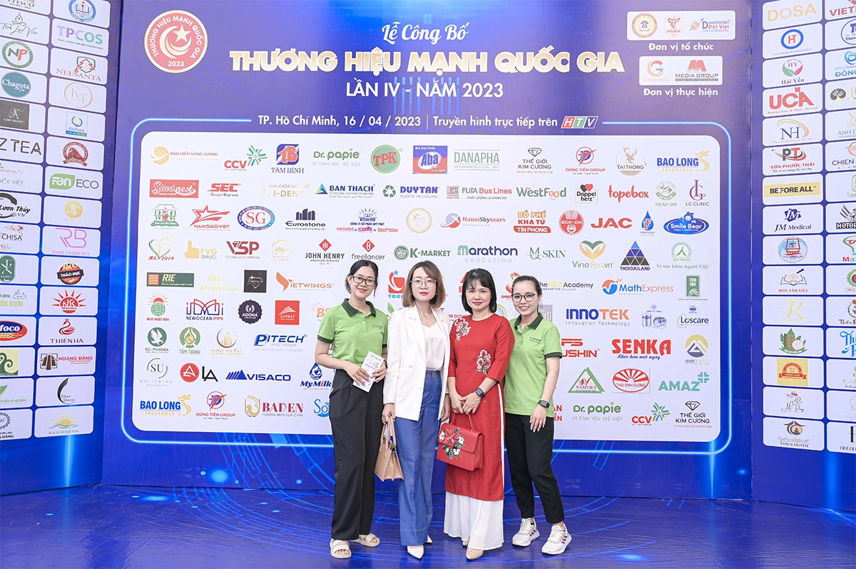 Dr.Papie honored to receive the award of top 10 strong national brands 2023 2 Dr.Papie nhan giai top 10 thuong hieu manh quoc gia 2023 2