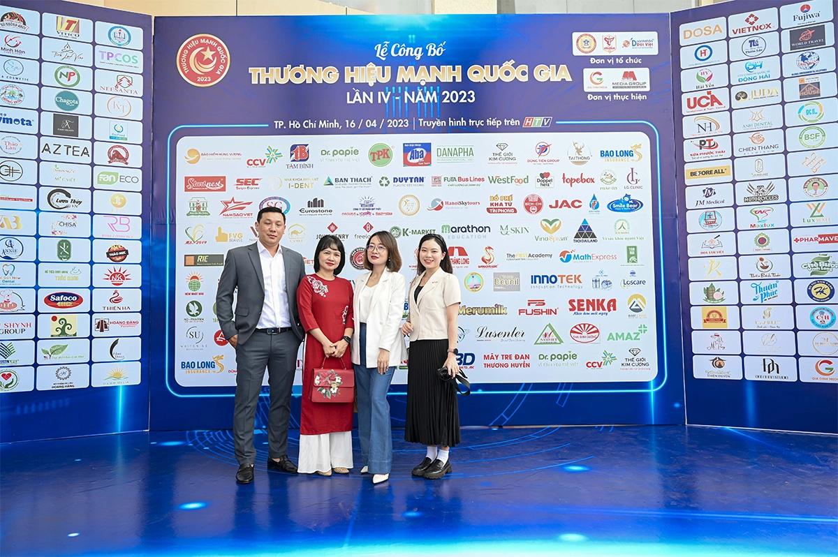 Dr.Papie honored to receive the award of top 10 strong national brands 2023 3 Dr.Papie nhan giai top 10 thuong hieu manh quoc gia 2023 4